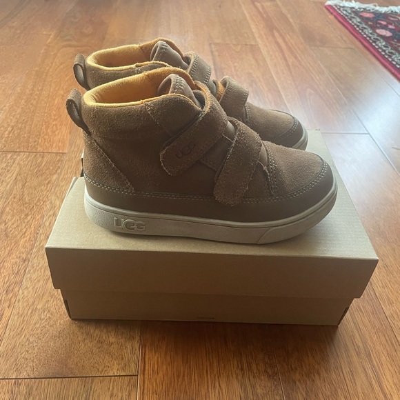 Uggs boots size 13 kids - Picture 2 of 5